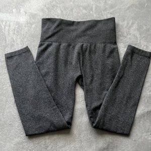 Stretchy gray leggings